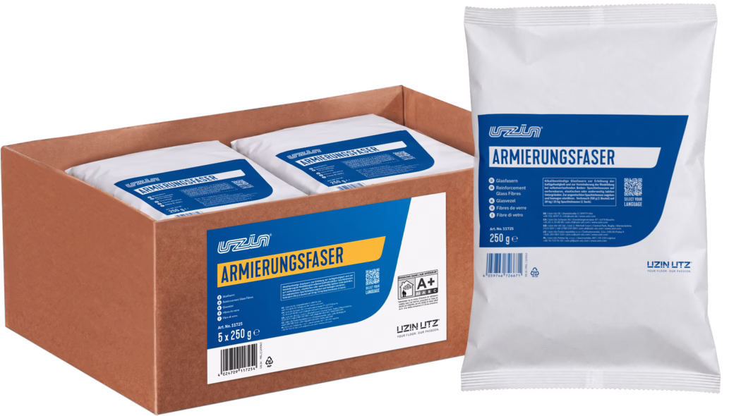 UZIN_Dummy_Reinforcement Fibre-carton_2024-05 Photo of a product package: a clear plastic bag and a brown cardboard box labeled 'UZIN UTZ ARMIERUNGSFASER'. The transparent bag contains fine white/transparent chopped glass fibers; the blue-and-yellow label shows the brand UZIN UTZ, the product name 'ARMIERUNGSFASER' and the net weight '250 g'. The cardboard box holds several sealed packs with the same label; the scene is photographed on a white background.
